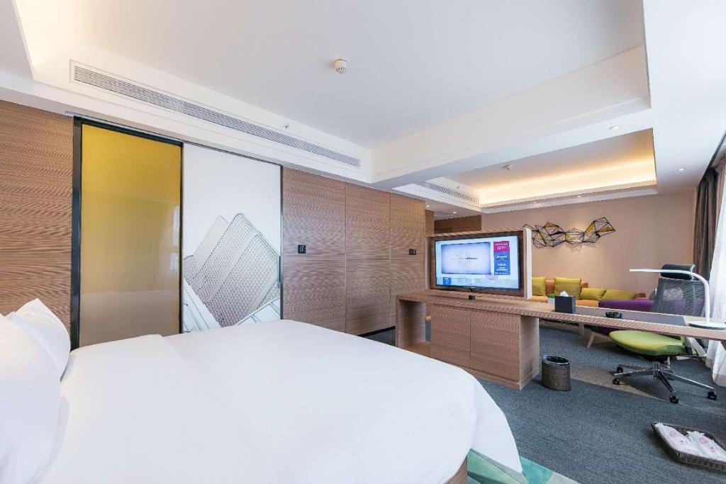 TV a/nebo společenská místnost v ubytování Hampton by Hilton Zhengzhou High-Tech Zone