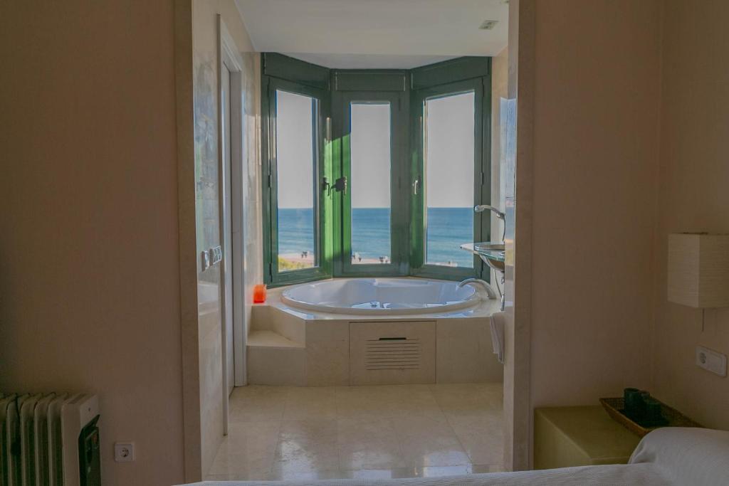 2 bedroom apartment in Sa Punta, Begur- Sea views, terrace ...
