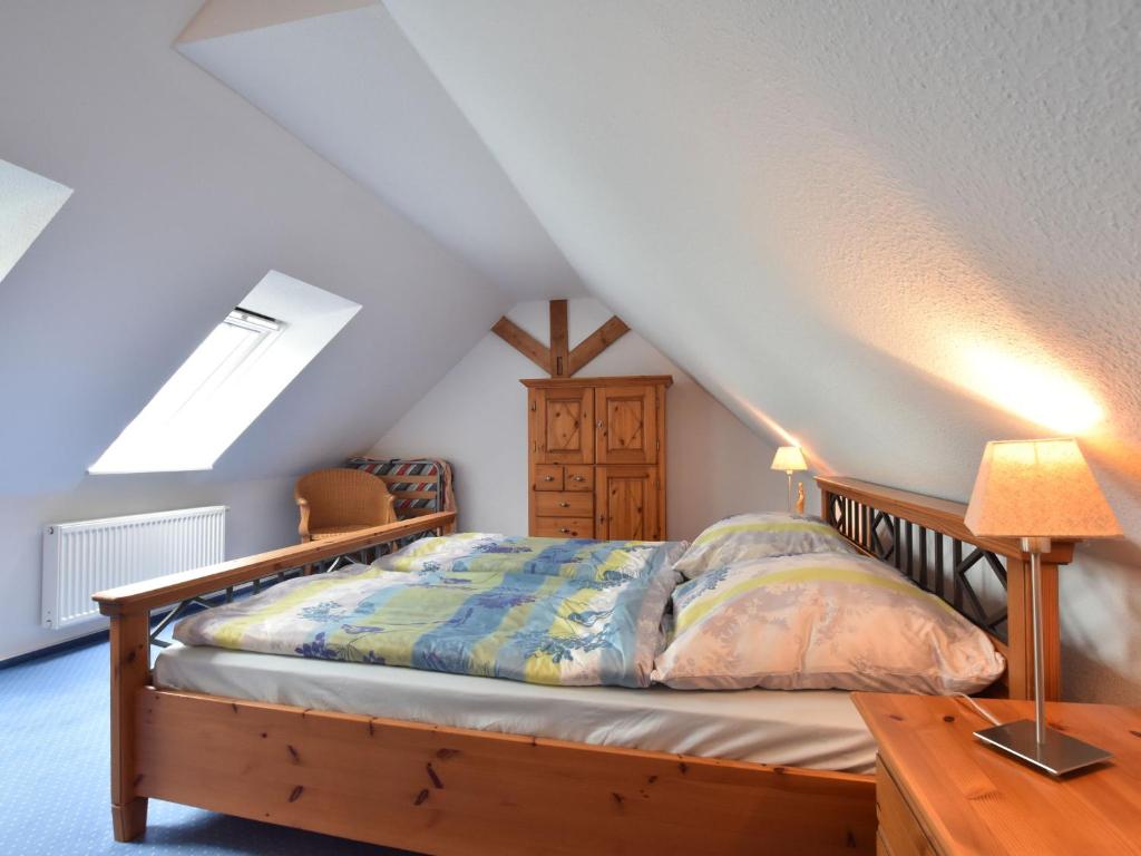 Ein Bett oder Betten in einem Zimmer der Unterkunft Elegant Apartment in Stellshagen with garden seating and barbecue