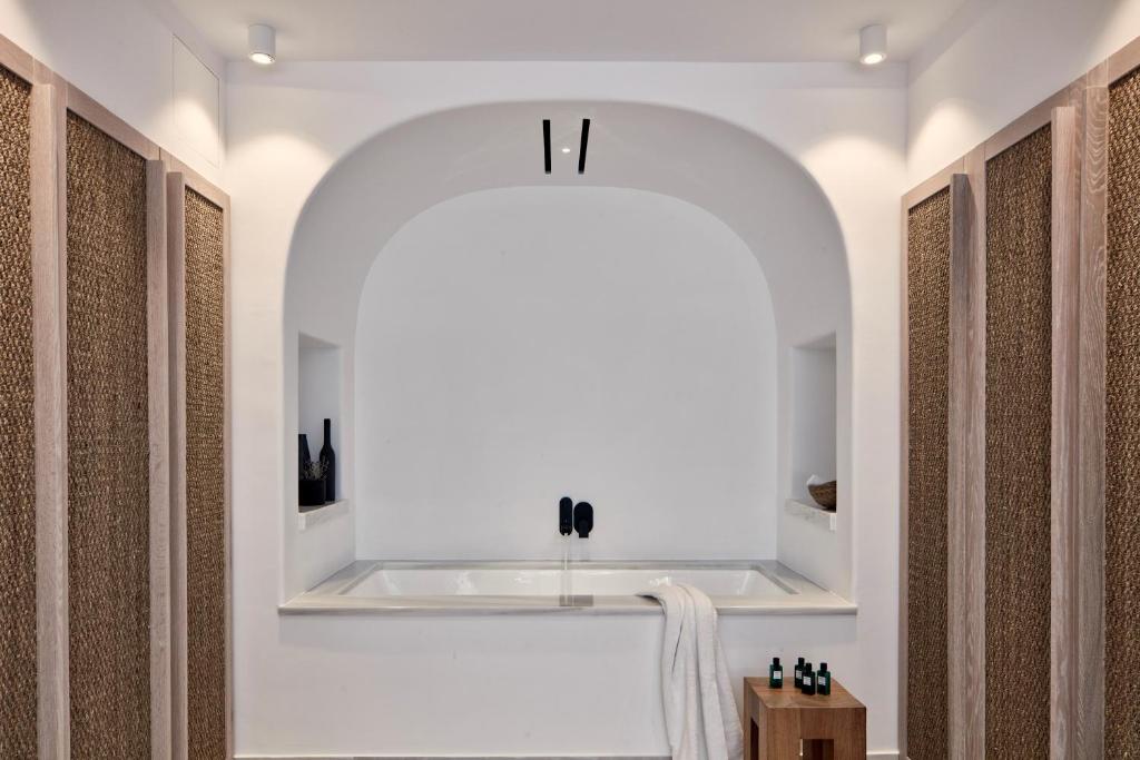 Canaves Epitome - Small Luxury Hotels of the World - 19