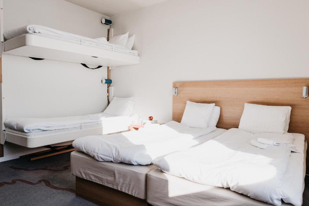 Postel nebo postele na pokoji v ubytování Tärnaby Fjällhotell