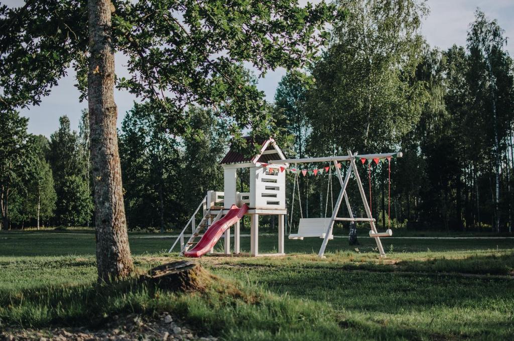Herní místnost nebo prostor pro děti v ubytování Bārtas Krasts