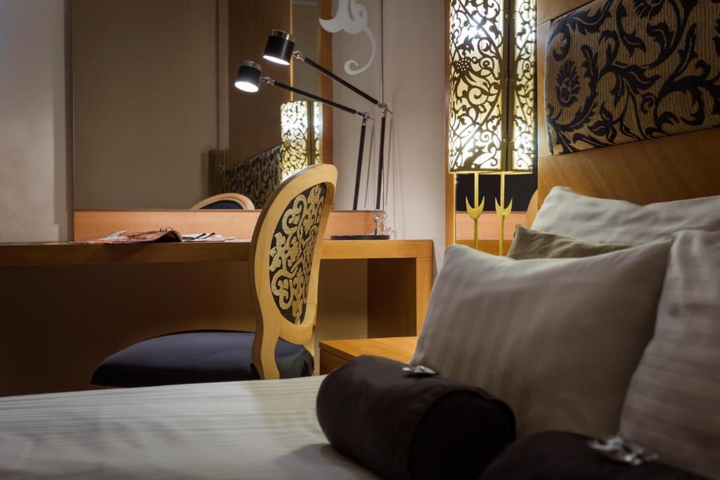 
Connecting Family Room
