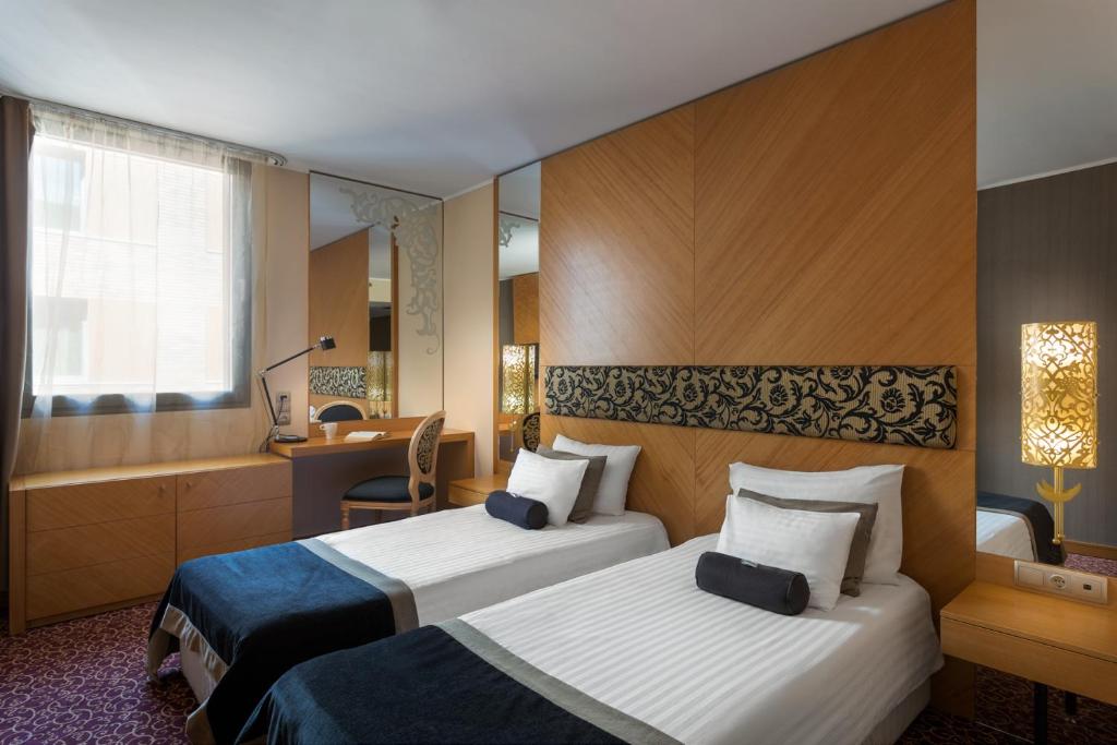 Postel nebo postele na pokoji v ubytování Marmara Hotel Budapest