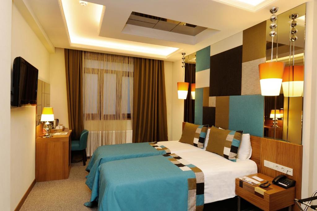 Postel nebo postele na pokoji v ubytování Collage Pera Hotel