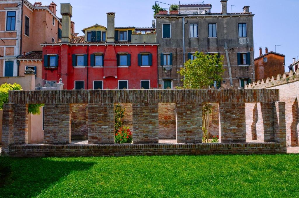 Aed väljaspool majutusasutust Ostello S. Fosca - CPU Venice Hostels