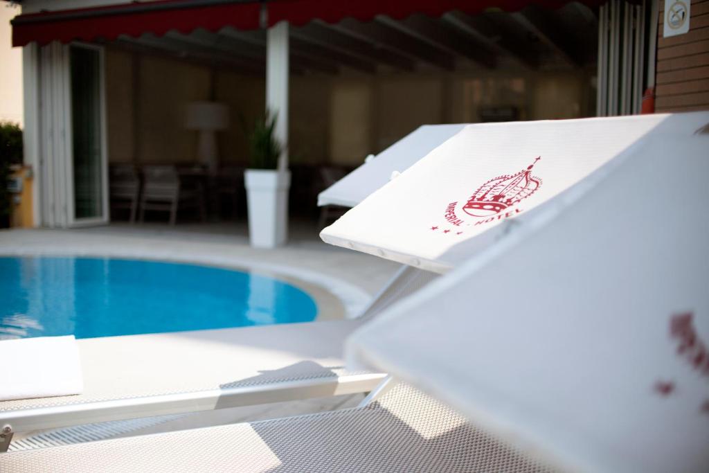 Bazén v ubytování Hotel Imperial ***S nebo v jeho okolí