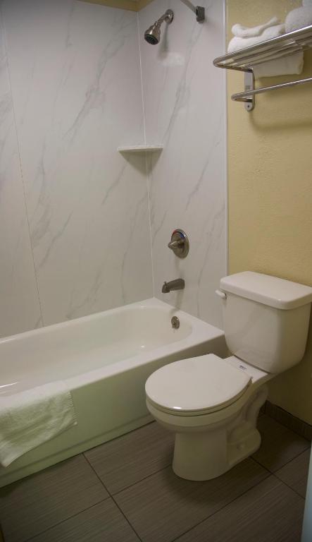 Days Inn by Wyndham Ladson Summerville Charleston - Deluxe King Room - Niet -roken
