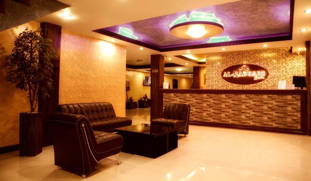 Posezení v ubytování Al-Raddadi Suites
