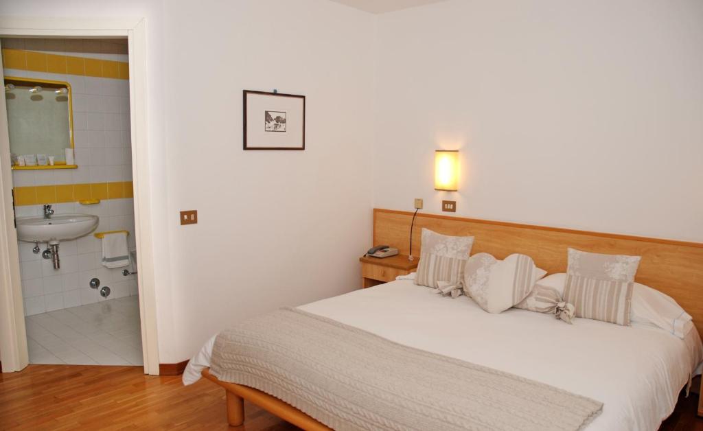 Postel nebo postele na pokoji v ubytování Albergo Centrale