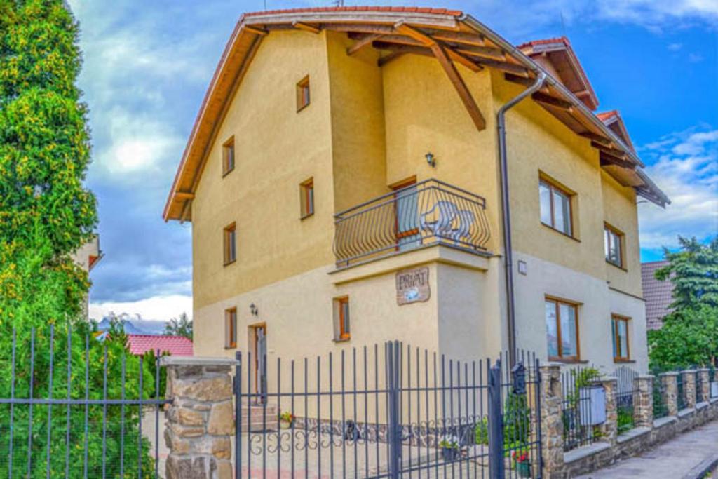 The building in which a vendégházakat is located