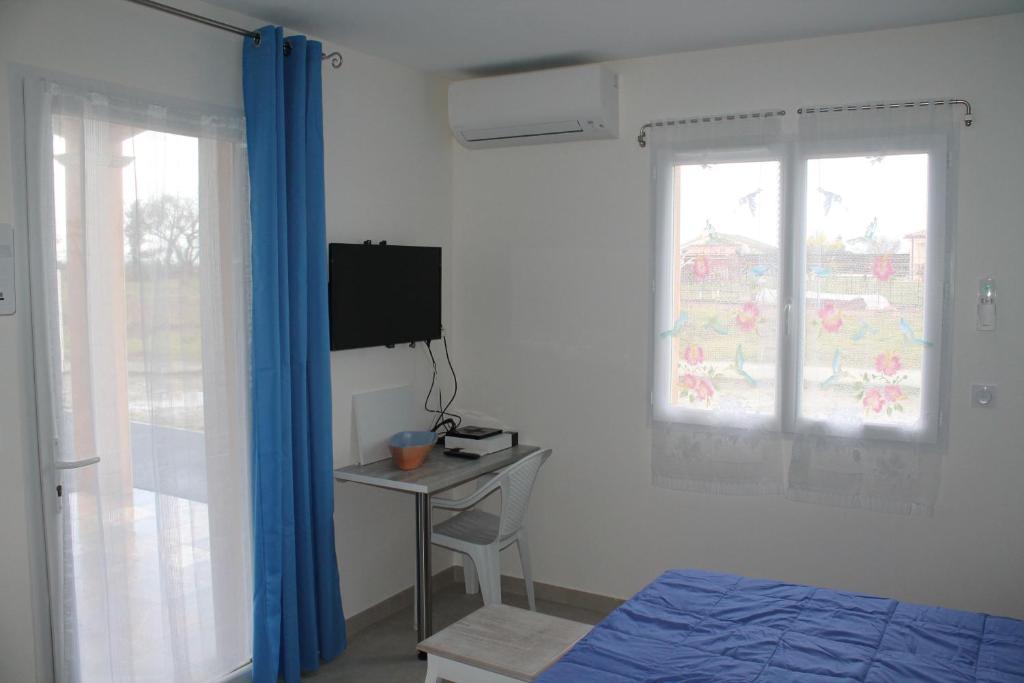 TV a/nebo společenská místnost v ubytování B&B La Garona