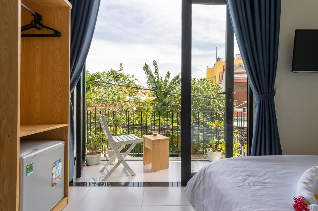 Un balcón o terraza de D Central Hoi An Homestay