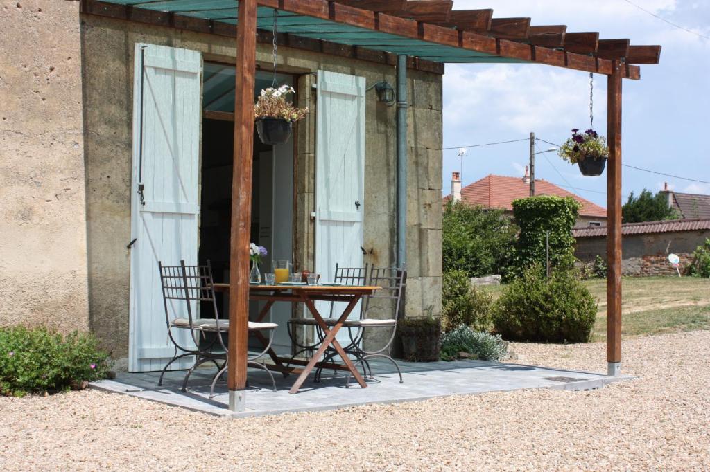 Το κτήριο όπου στεγάζεται  το διαμέρισμα