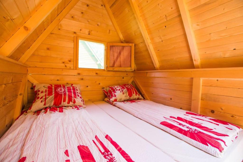 Postel nebo postele na pokoji v ubytování Rafting Camp Tara 87