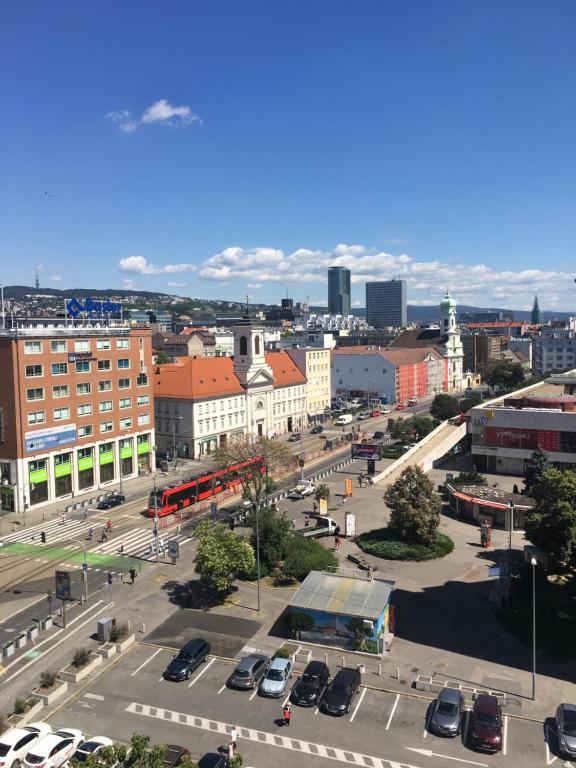 Nespecifikovaný výhled na destinaci Bratislava nebo výhled na město při pohledu z apartmánu