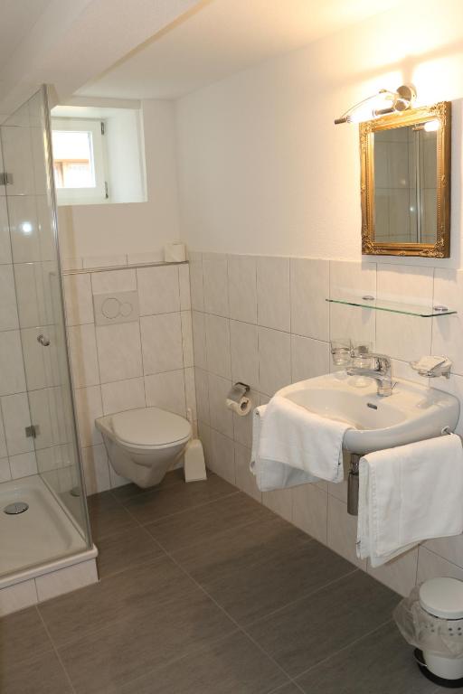 Koupelna v ubytování Hotel Lowen