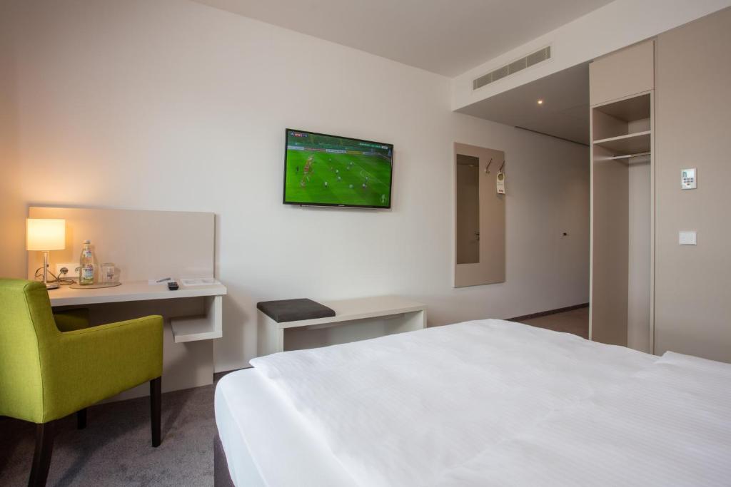 TV a/nebo společenská místnost v ubytování Hotel am Campus