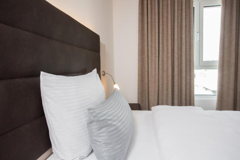 Postel nebo postele na pokoji v ubytování Hotel am Campus