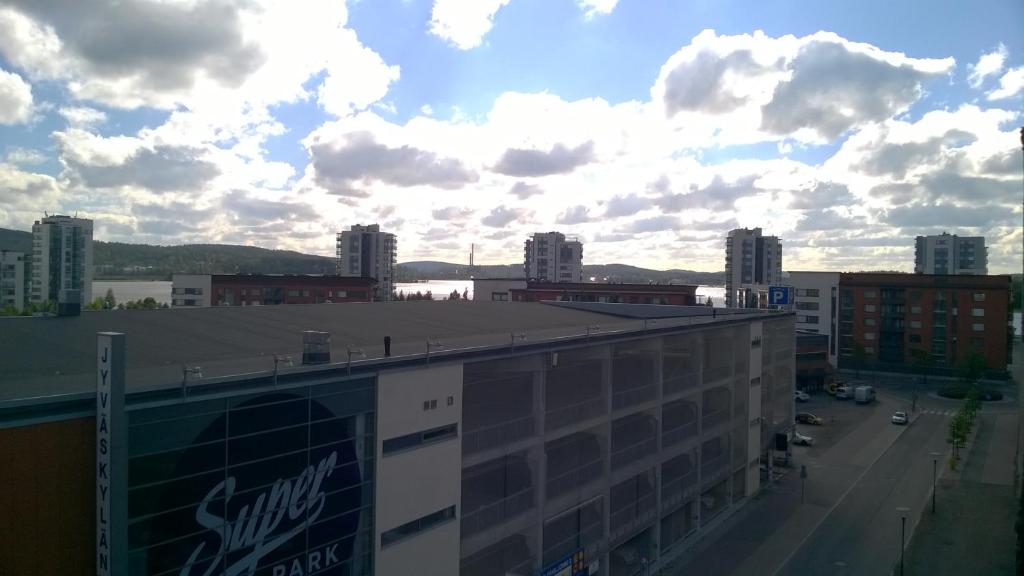Nespecifikovaný výhled na destinaci Jyväskylä nebo výhled na město při pohledu z apartmánu