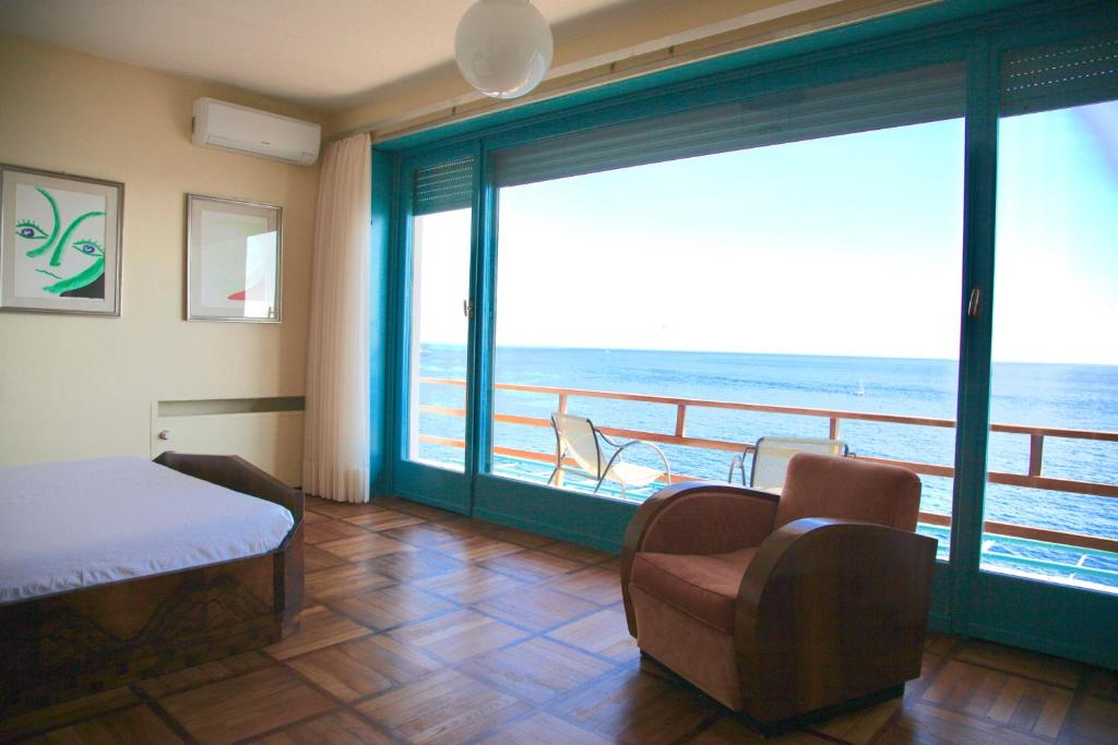 a bedroom with a bed and a view of the ocean at Villa Domus 1938 in Sestri Levante
