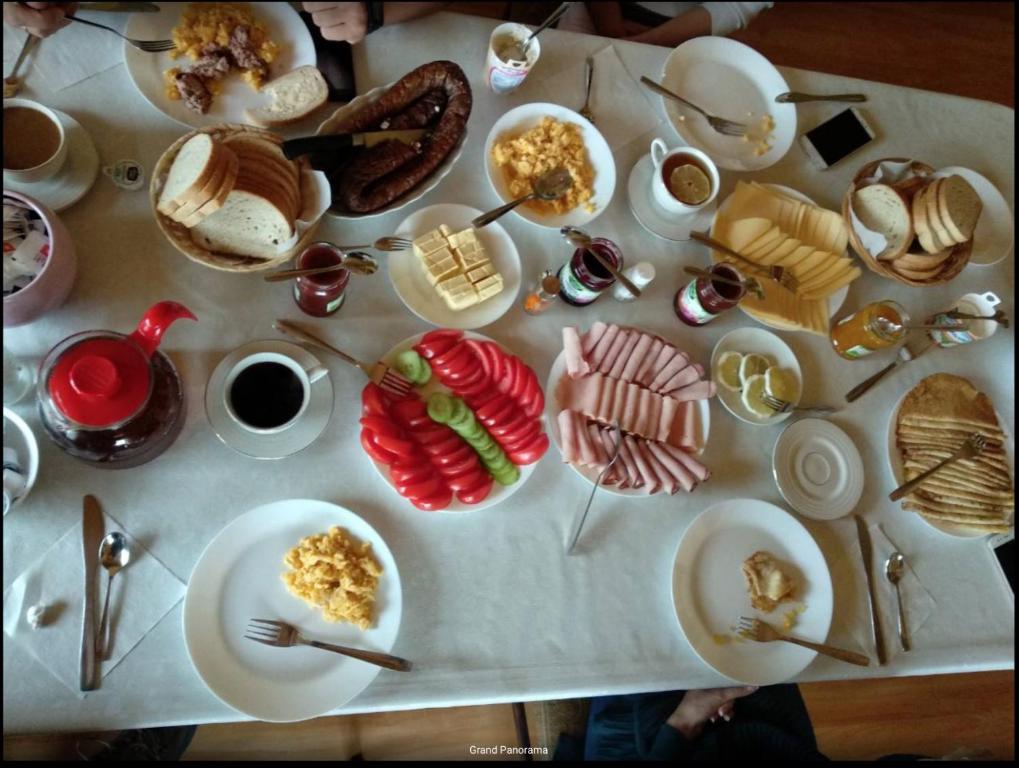 Jedlo v ubytovaní bed & breakfast alebo blízkom okolí
