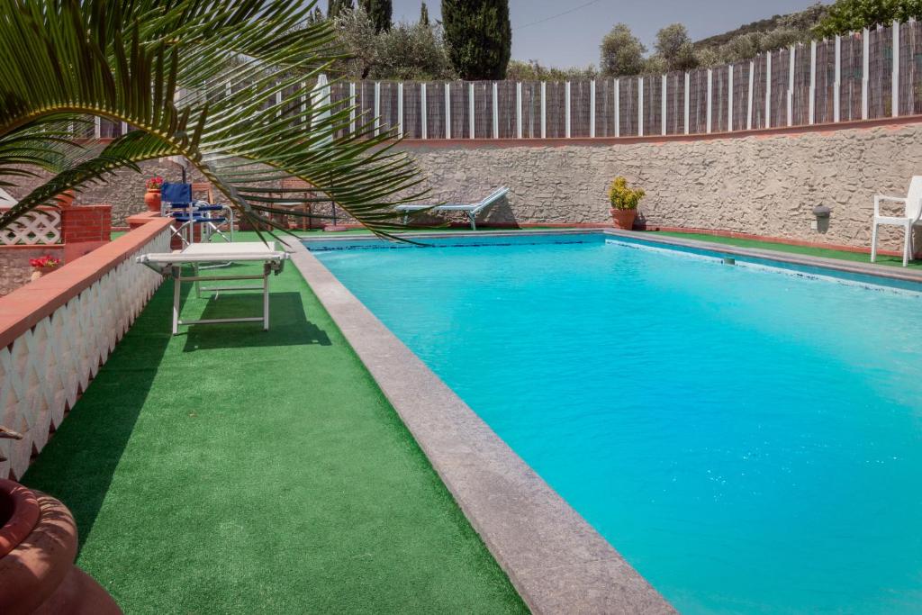 The swimming pool at or close to Casale Gli Ulivi