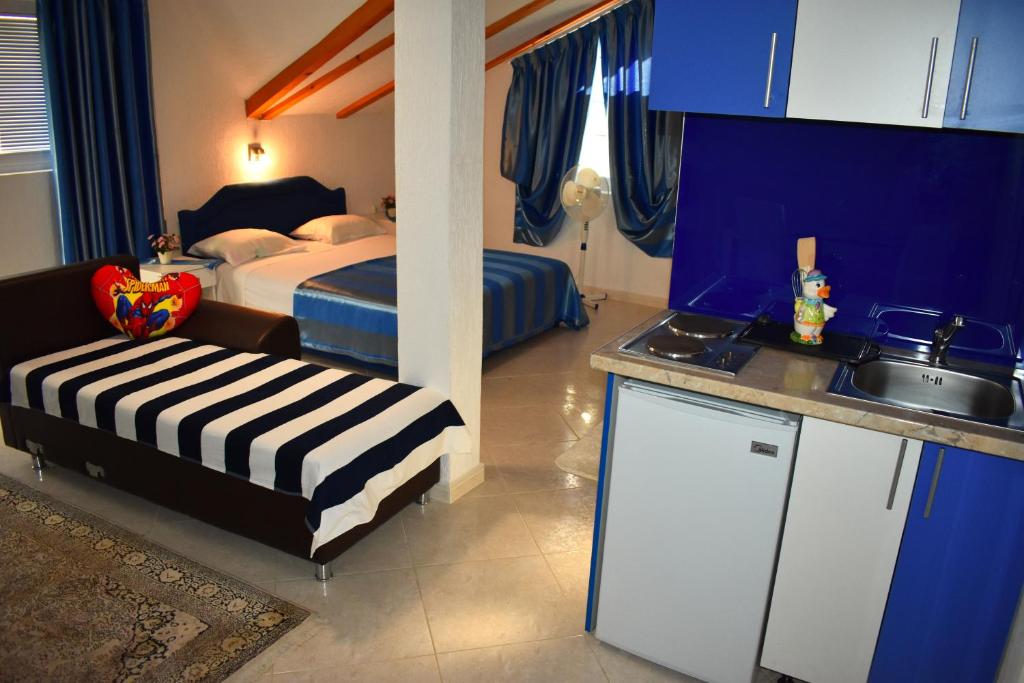 Postel nebo postele na pokoji v ubytování Guest House Aldin