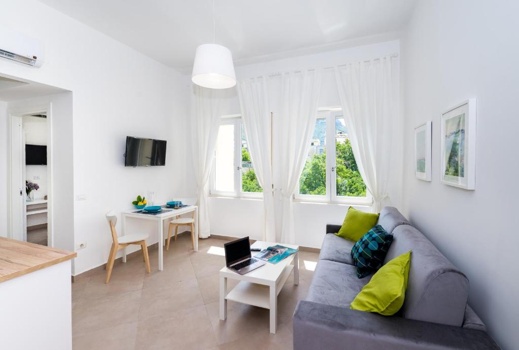Kép Gi HOME Apartment vicino alla stazione e al Mare szállásáról Metában a galériában