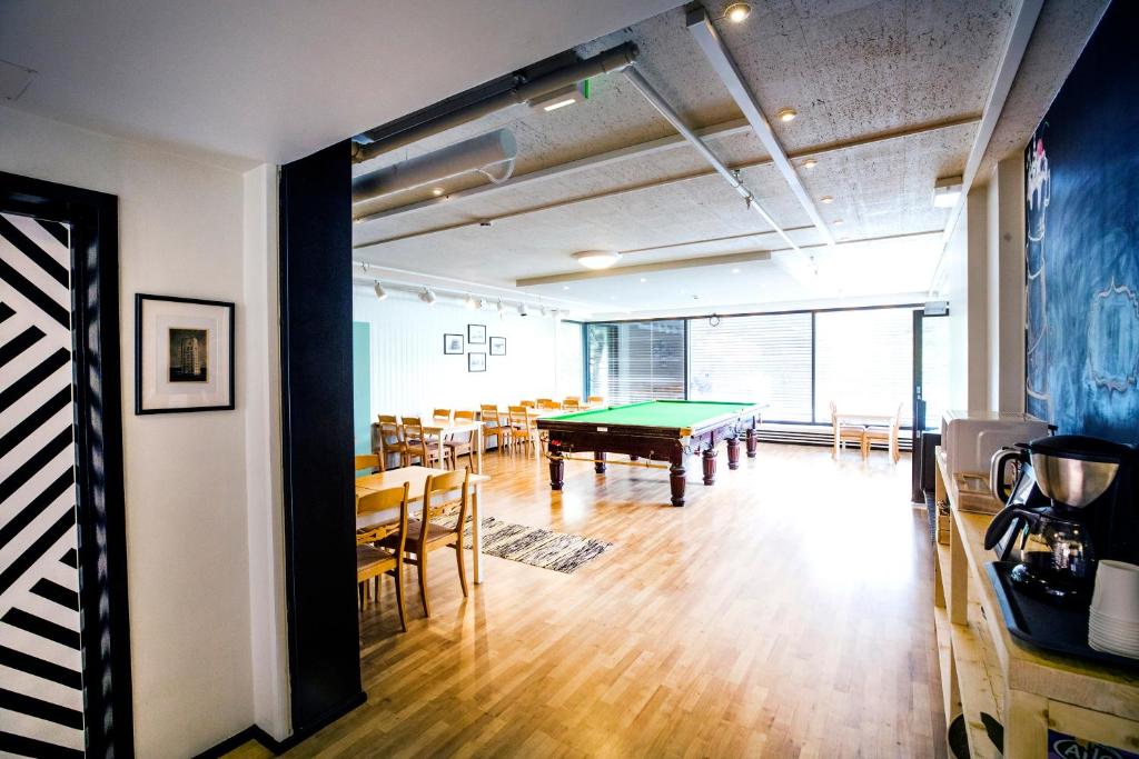 a room with a ping pong table and chairs at Villa Kemi in Kemi