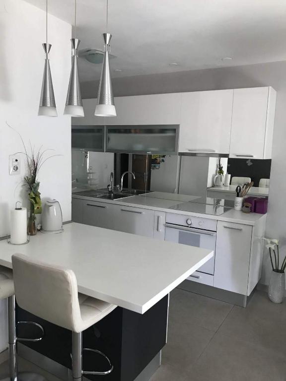Kuchyňa alebo kuchynka v ubytovaní Apartment Spark