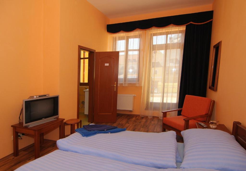 Postel nebo postele na pokoji v ubytování Hotel U Radnice