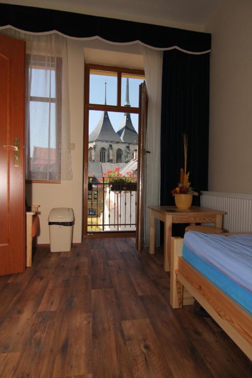 Postel nebo postele na pokoji v ubytování Hotel U Radnice