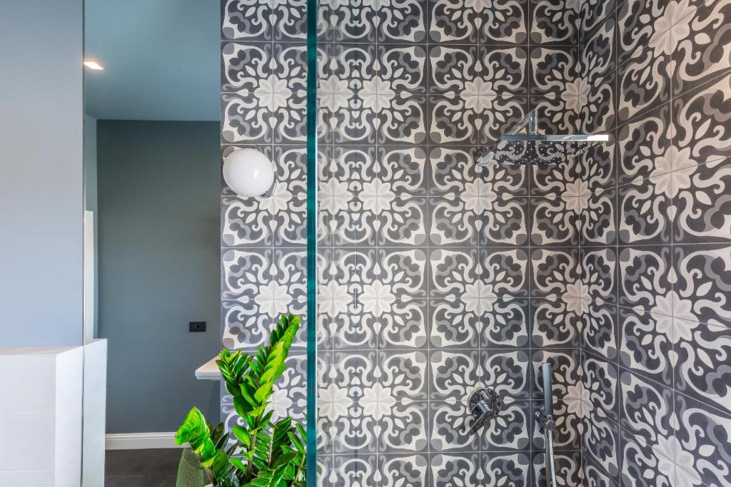 A bathroom at Villa Raphael