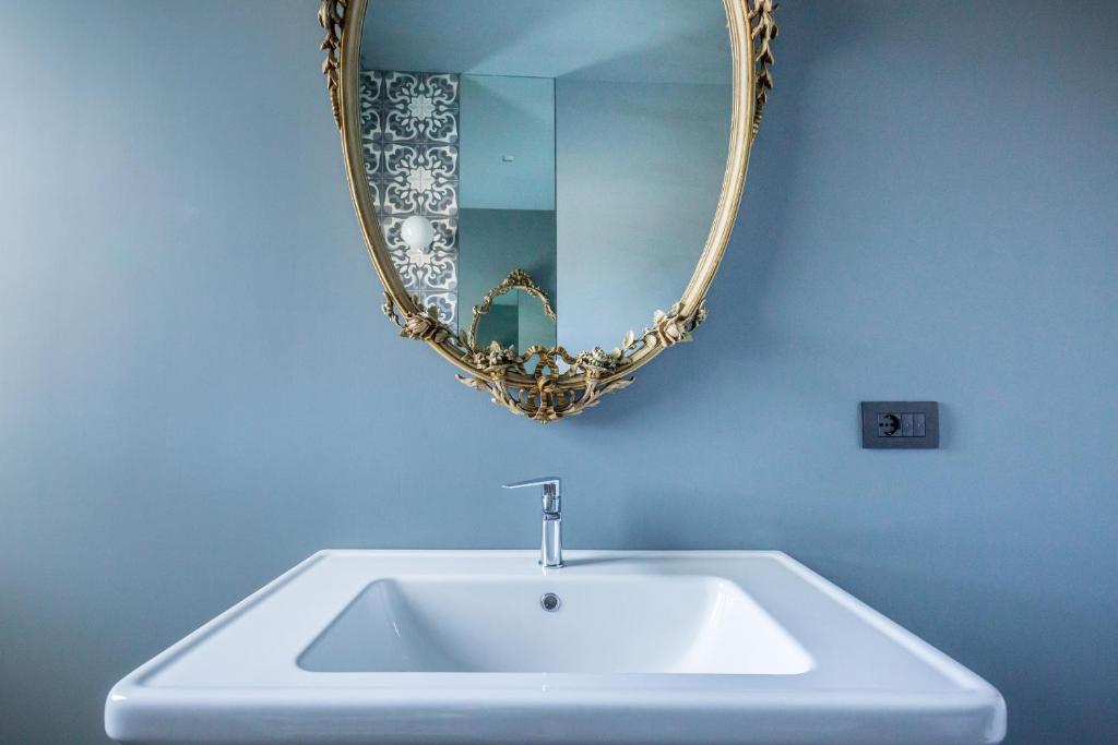 A bathroom at Villa Raphael