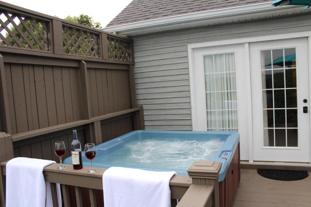 KY Cottage, with hot tub and lake view, on the Bourbon Trail, Taylorsville  – Updated 2024 Prices