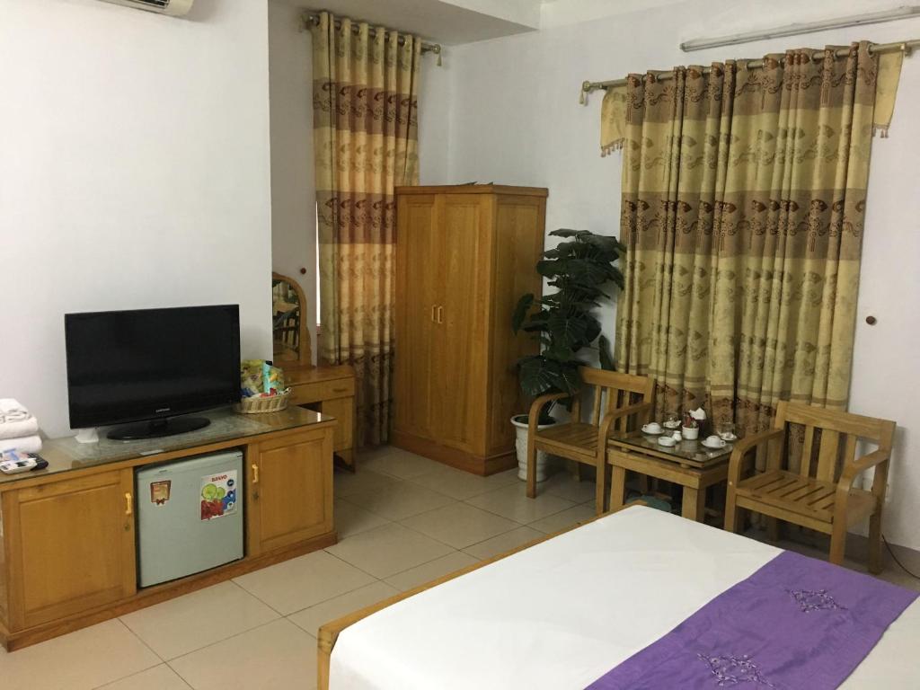 TV a/nebo společenská místnost v ubytování Hotel Hoang Gia