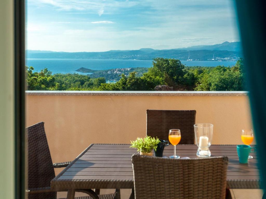 Zdjęcie z galerii obiektu Lush Apartment in Omi alj near Seabeach w mieście Omišalj