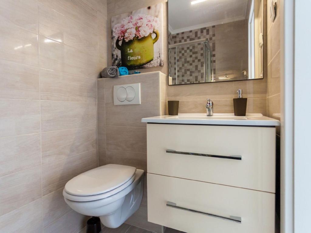 Zdjęcie z galerii obiektu Lush Apartment in Omi alj near Seabeach w mieście Omišalj
