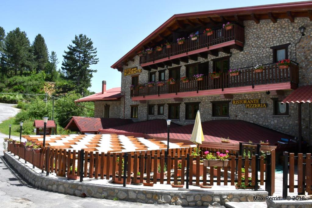 Budova, kde se hotel nachází