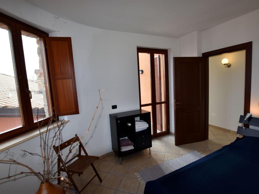Postel nebo postele na pokoji v ubytování Apartment in Belvedere Langhe with Wine Views