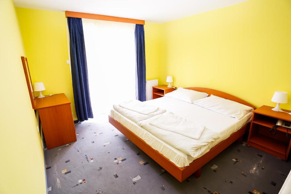 Postel nebo postele na pokoji v ubytování Solaris Hotel