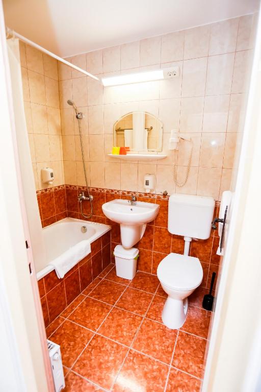 Koupelna v ubytování Solaris Hotel