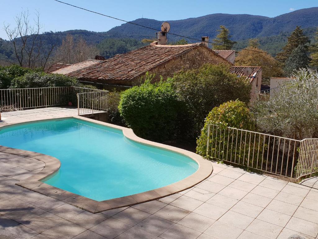 Méounes-lès-MontrieuxにあるCharming villa in Meounes-les-Montrieux with private poolのギャラリーの写真