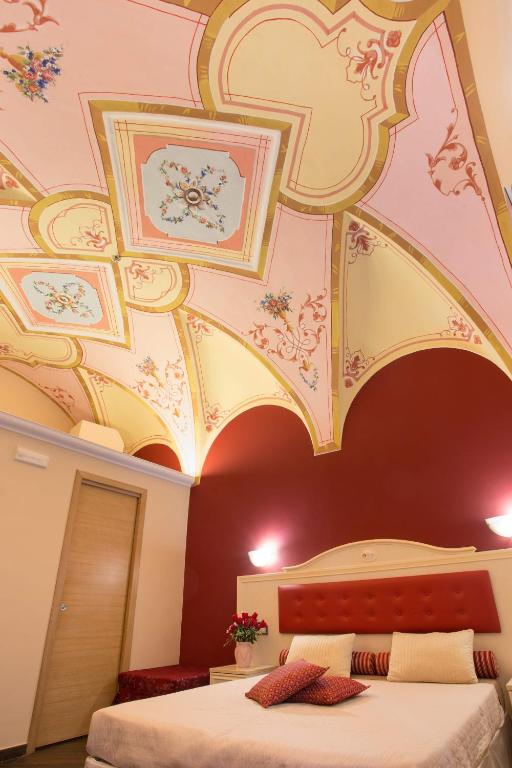 Postel nebo postele na pokoji v ubytování Relais Parallelo 41