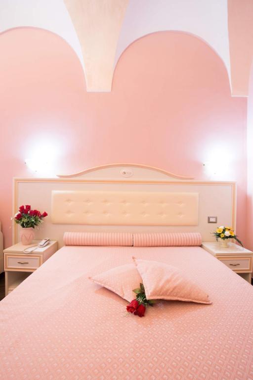 Postel nebo postele na pokoji v ubytování Relais Parallelo 41