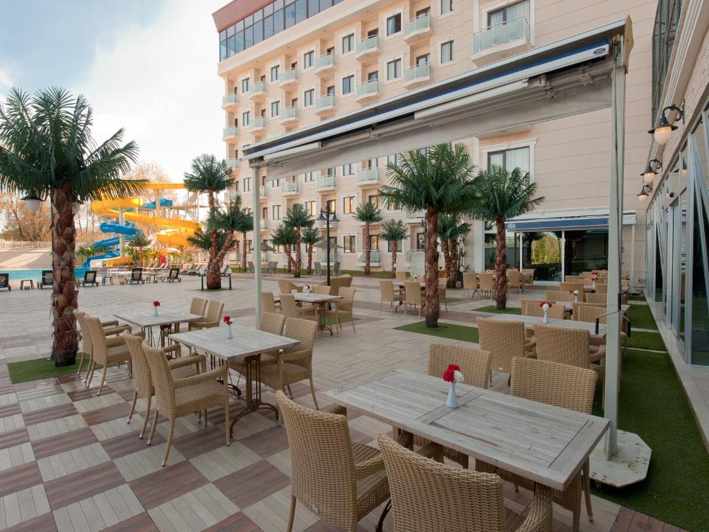 Bazén v ubytování Elegance Resort Hotel & SPA Wellness-Aqua nebo v jeho okolí