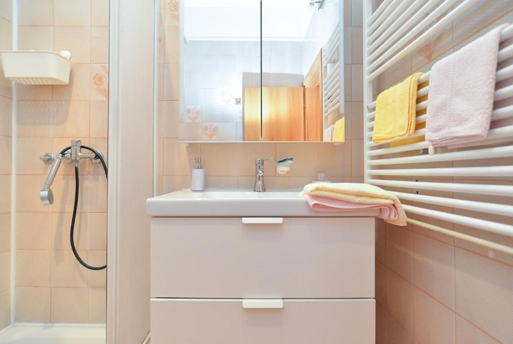 Kúpeľňa v ubytovaní Apartments Peroj 959