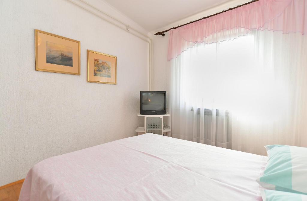 Posteľ alebo postele v izbe v ubytovaní Apartments Peroj 959