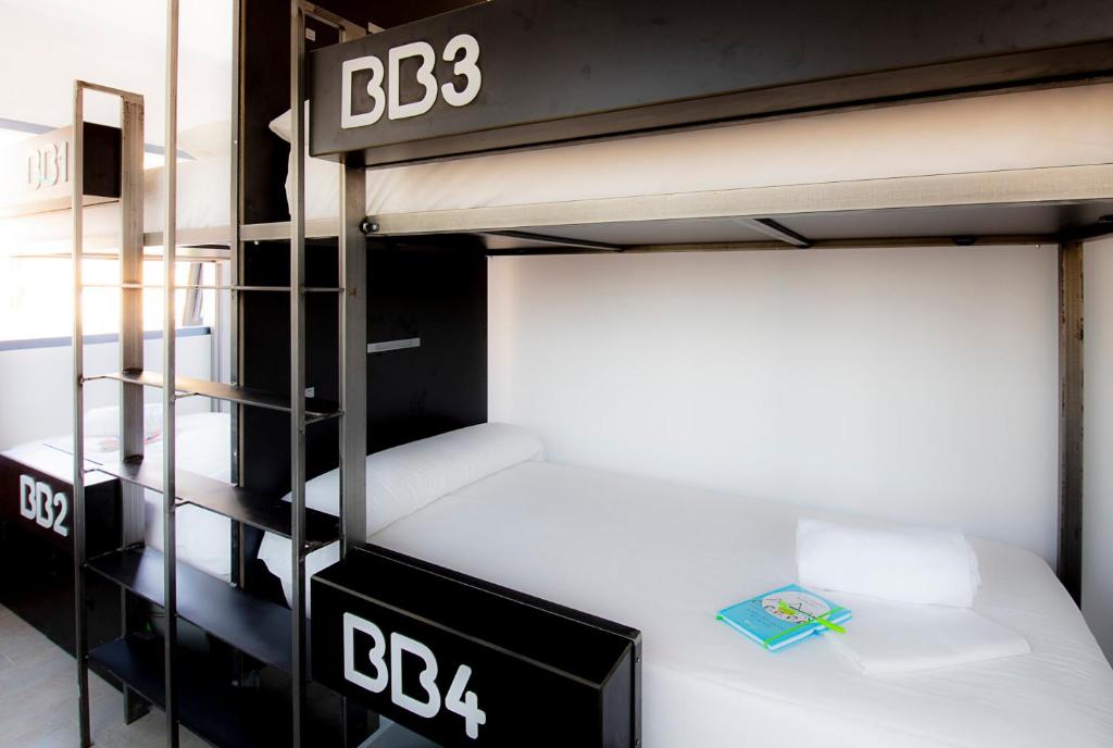 Bea Beach Hostel - Habitación Cuádruple Con Baño Privado